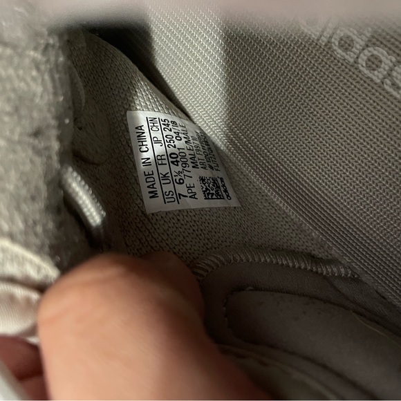 yeezy - Picture 7 of 7